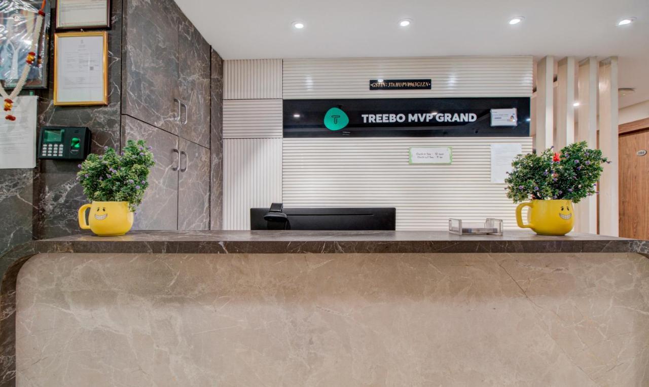 Отель Treebo Mvp Grand Вишакхапатнам Экстерьер фото